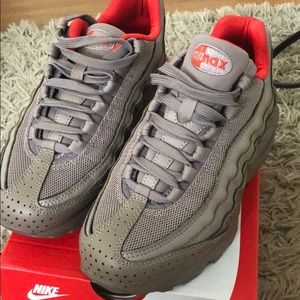 Air Max 95 SE. Size 4Y